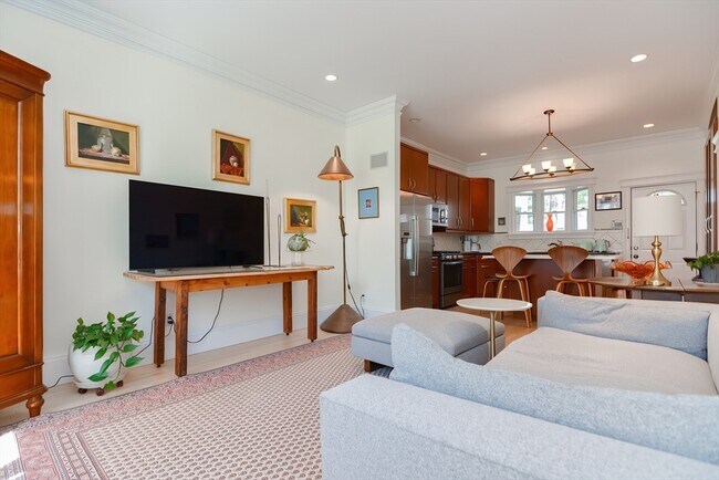 Building Photo - 3 Forest St