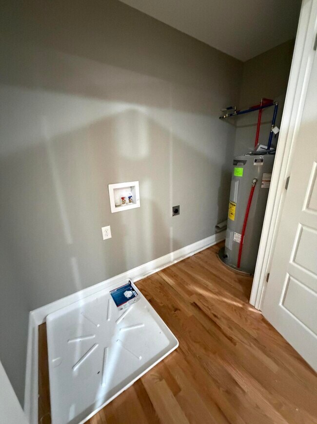 Building Photo - 402 Gunn St