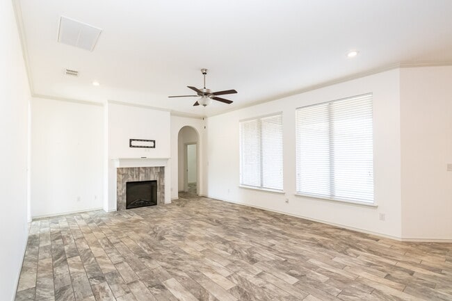 Building Photo - 9610 Kline Ave