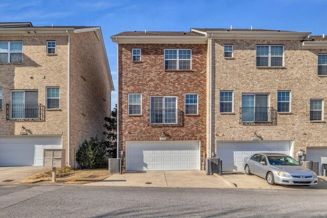 Building Photo - Middle Tennessee Blvd Townhome
