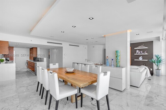 Building Photo - 6801 Collins Ave