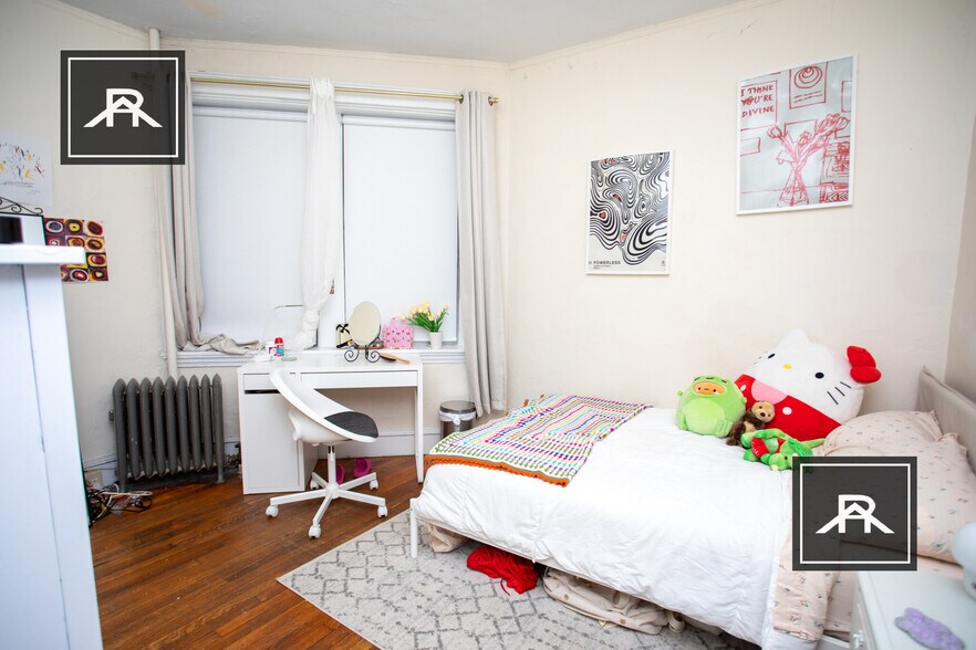 Building Photo - 62 Egmont St