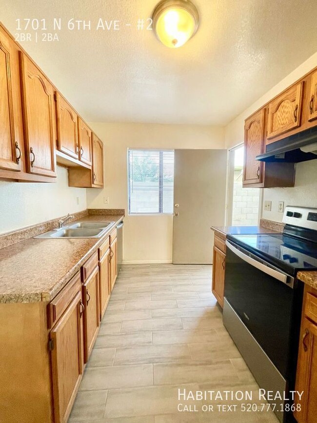 Building Photo - 2 bed/2 bath newly renovated! Easy biking,...