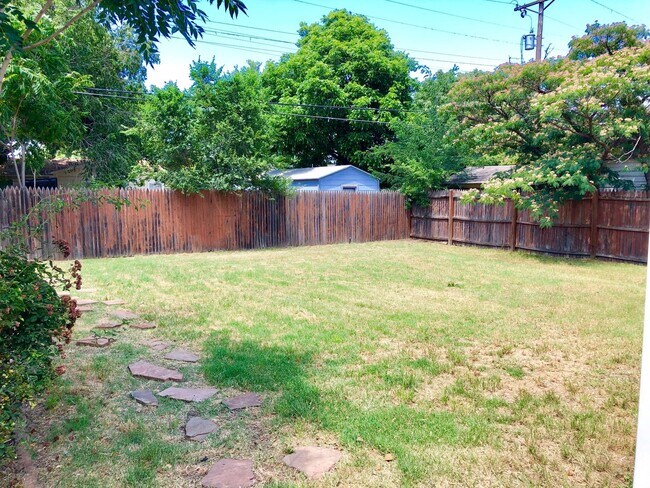Building Photo - Charming Three Bedroom near TTU - July 2025!