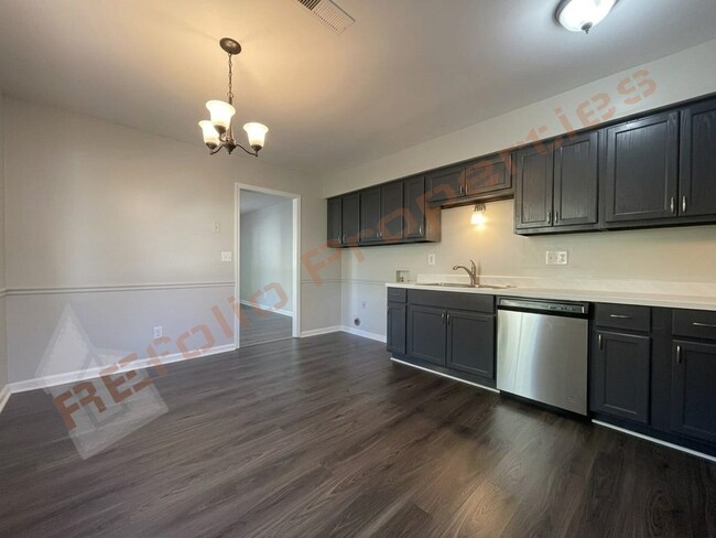 Building Photo - 601 Larchwood Dr