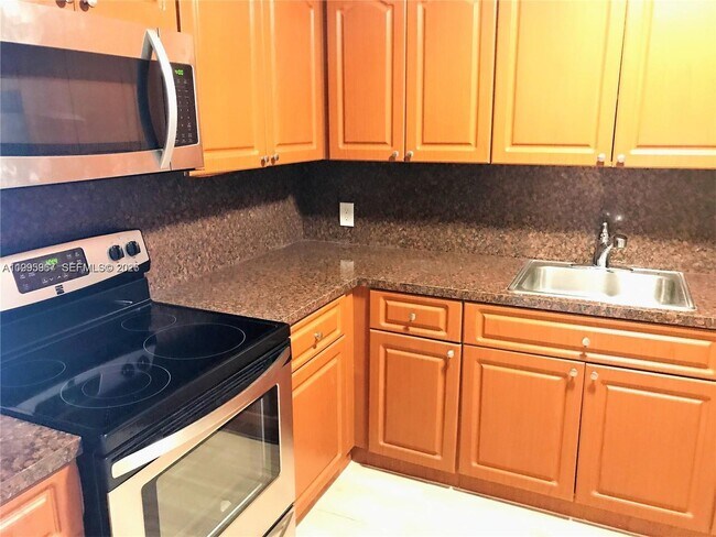 Building Photo - 4848 NW 24th Ct