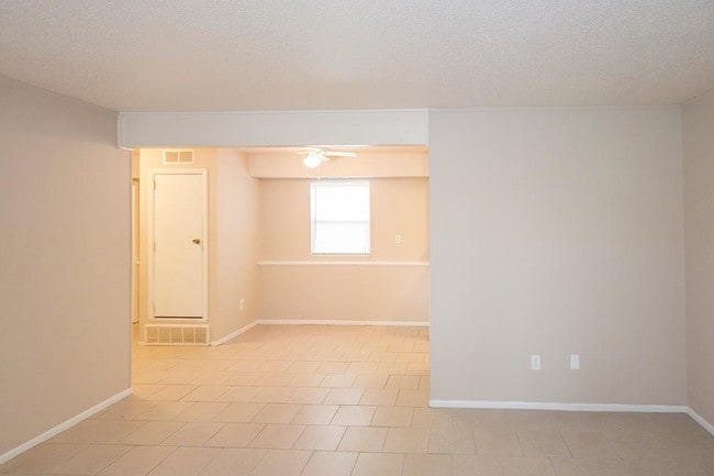 Living/Dining - The Clearing