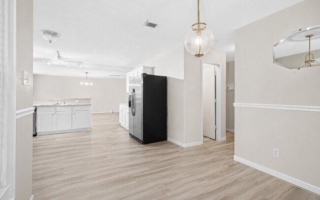 Building Photo - 6 Orion Star Ct