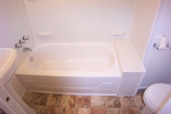 bathroom - 218 Buckingham Pl