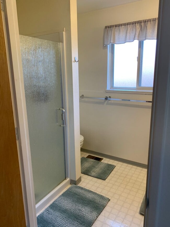 Building Photo - 2-Bedroom 2-Bathroom duplex in Harlow neig...