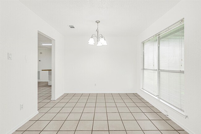 Building Photo - 2335 Bisontine St