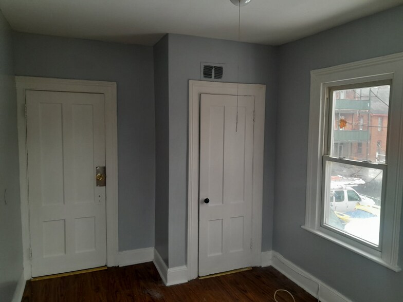 Building Photo - 118.5 Babcock St