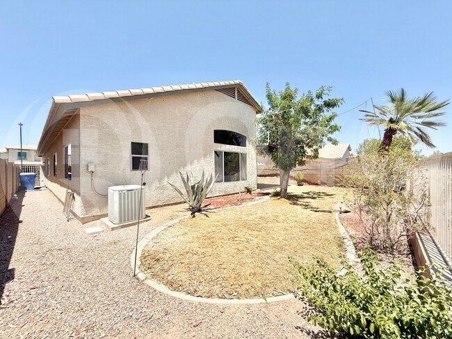 Building Photo - 1523 E Black Diamond Dr