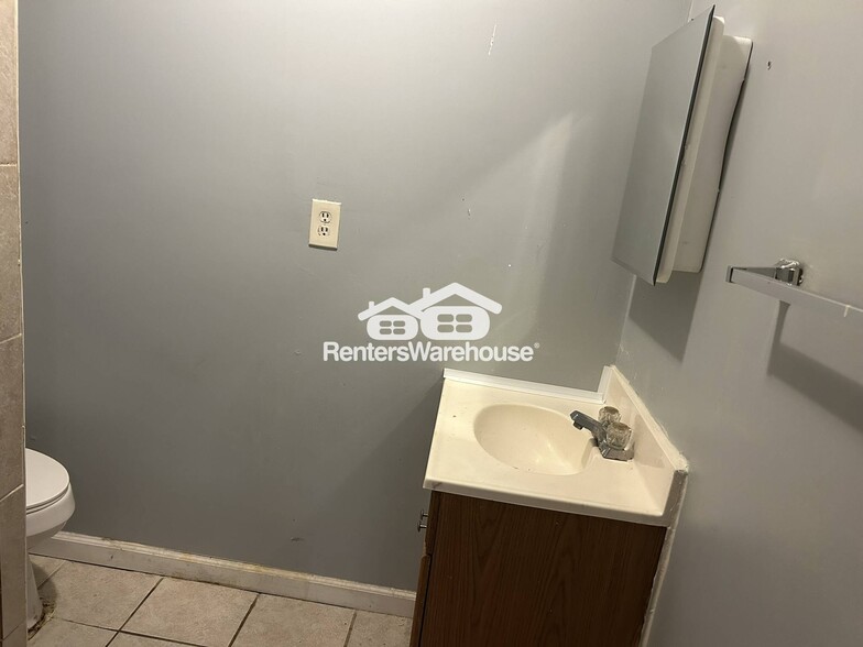 Building Photo - 629 Seminole Cir