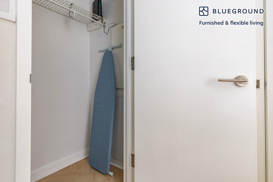 Building Photo - 49 E 34th St