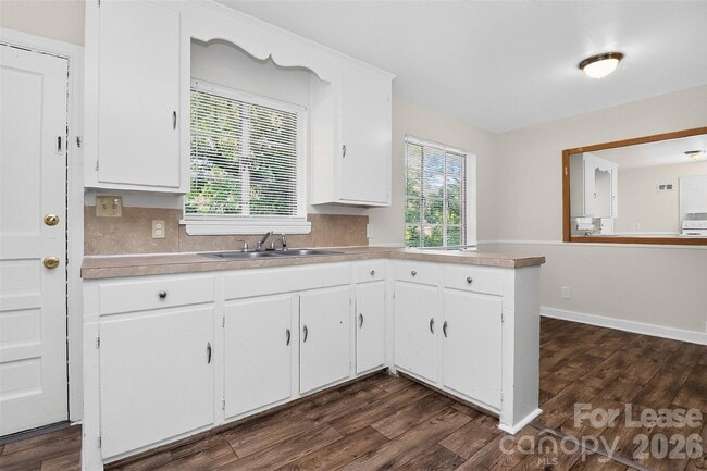 Building Photo - 2642 Arnold Dr