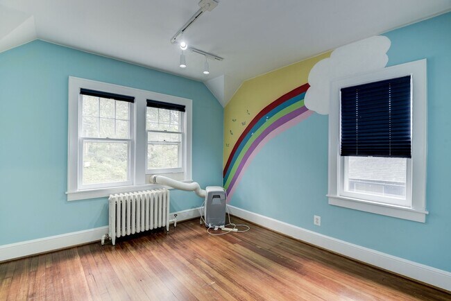 Building Photo - 3 Bed 2.5 Bath - Takoma Park Craftsman - Spacious Rear Deck