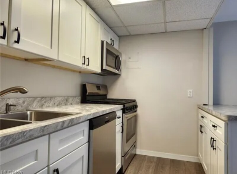 Building Photo - 1651 Mentor Ave