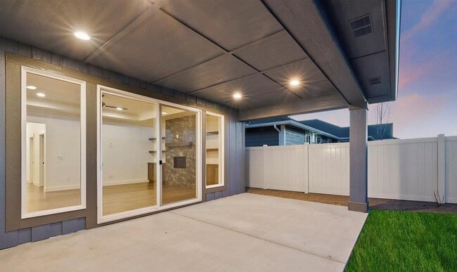 Building Photo - Beautiful 3 Bedroom/3 Bath home with 3 car garage in Beautiful Star, ID