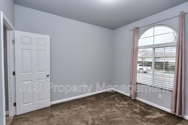 Building Photo - 4086 Pinoche Peak Way