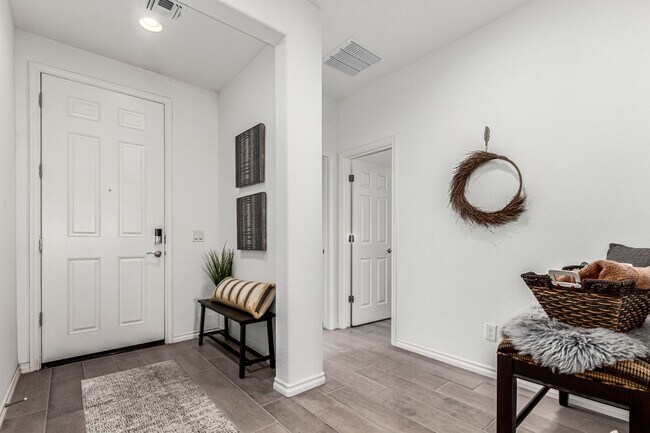 Building Photo - Luxury 2BR + Den Townhome in Amenity-Packed Community - Encanterra