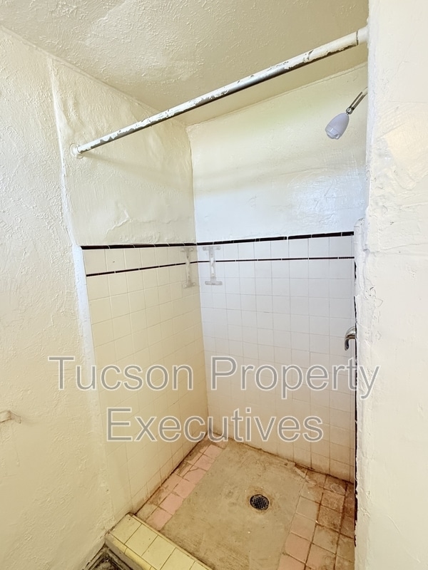 Building Photo - 3274 E Benson Hwy