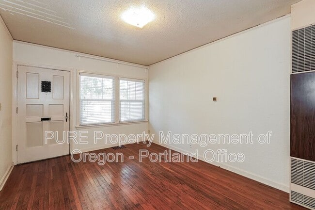 Building Photo - 715 NE 20th Ave