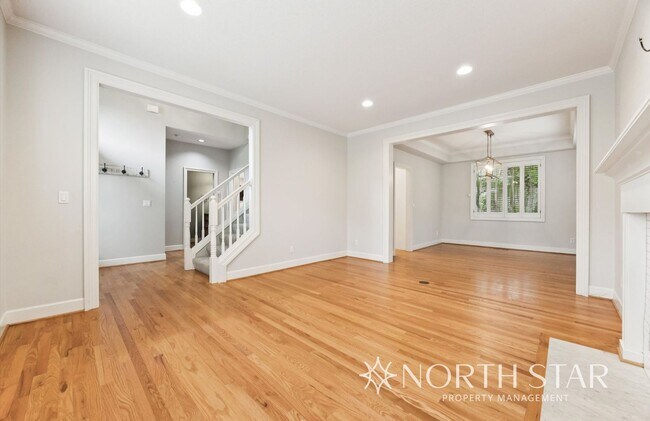 Building Photo - Beautiful Home Near Westlake Park