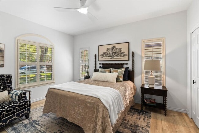 Building Photo - 113 Royal Oaks Dr