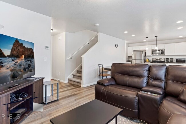 Building Photo - West Haven Utah 3 Bedroom 2.5 Bathroom Home!