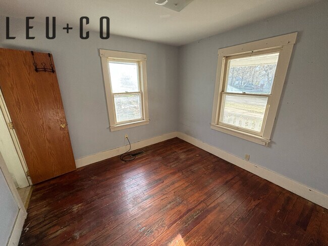 Building Photo - 304 E 8th Ave