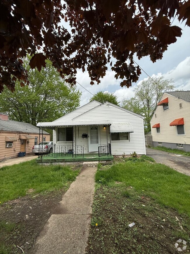 Building Photo - Section 8 Accepted! Newly Renovated 3-Bedr...