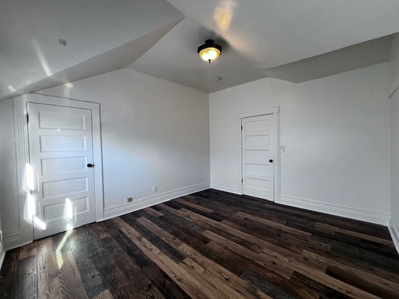 Building Photo - 722 30th St