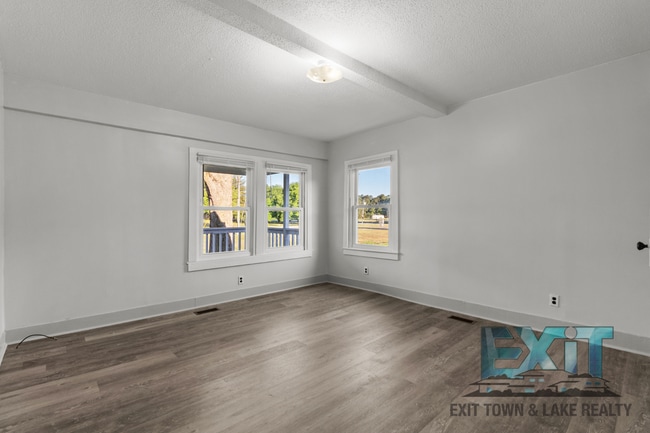 Building Photo - Freshly Renovated 2 Bedroom Rental in Warren County