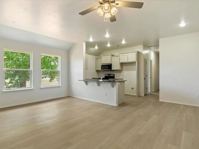 Building Photo - Move-In Ready 2-Bed Home in Lawton w/ Garage