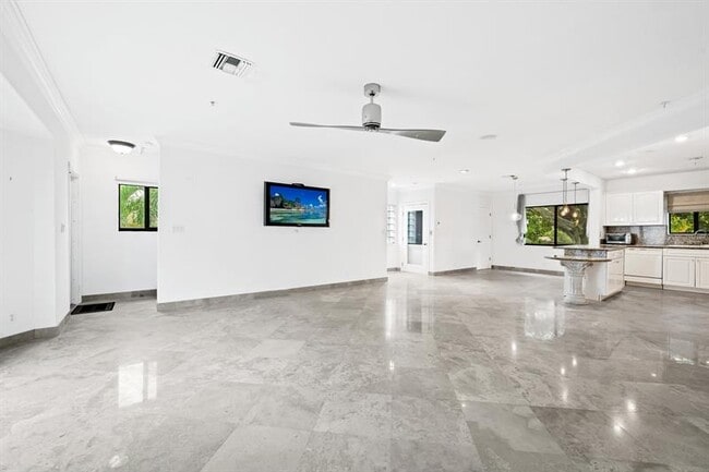 Building Photo - 1260 N Riverside Dr