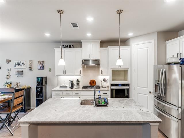 Building Photo - 1608 Carnation St