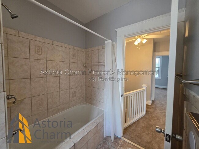 Building Photo - 3016 Pelham Ave