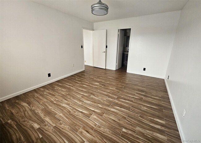 Building Photo - 2 Richmond Rd