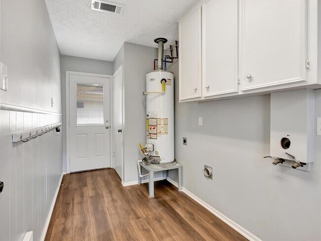 Building Photo - 15014 Torry Pines Rd