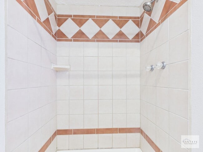 Building Photo - Single Family Home Available Now!