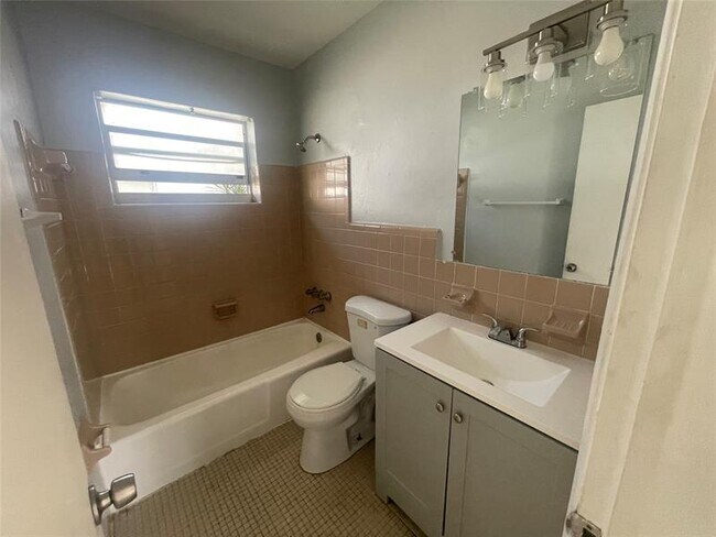 Building Photo - 363 SW 15th St