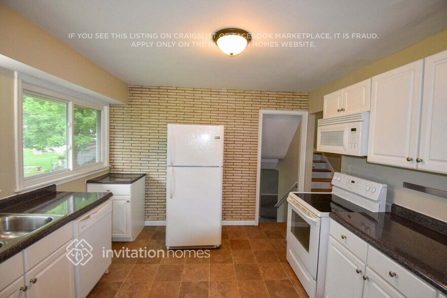 Building Photo - 2241 Randy Ave