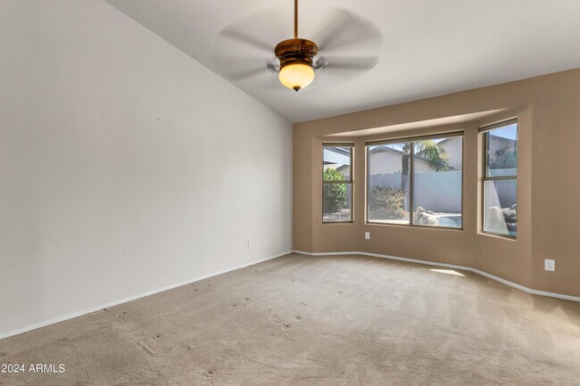 Building Photo - 1113 E Betsy Ln