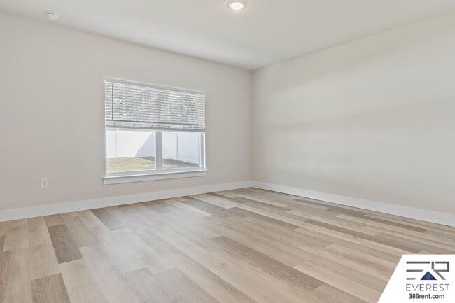 Building Photo - FULLY FENCED, UPGRADED 3/2/2 IN DESIRABLE PINE GROVE