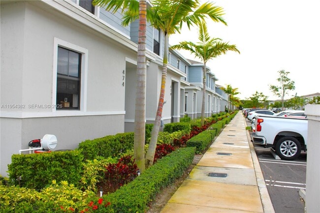 Building Photo - 470 NE 12th St