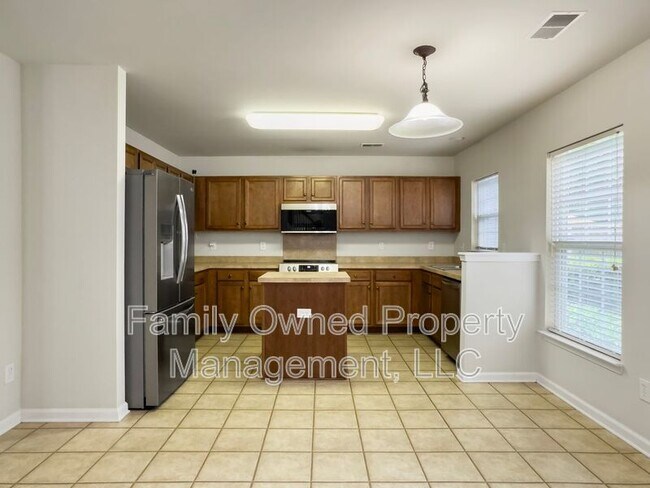 Building Photo - 8753 Red Oak Dr