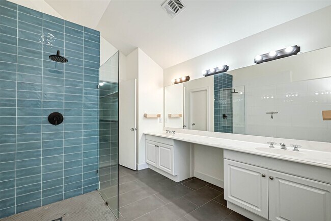 Building Photo - 11315 S Main St