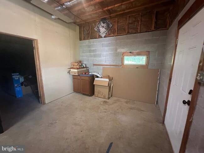 Building Photo - 1325 Stoney Bottom Rd