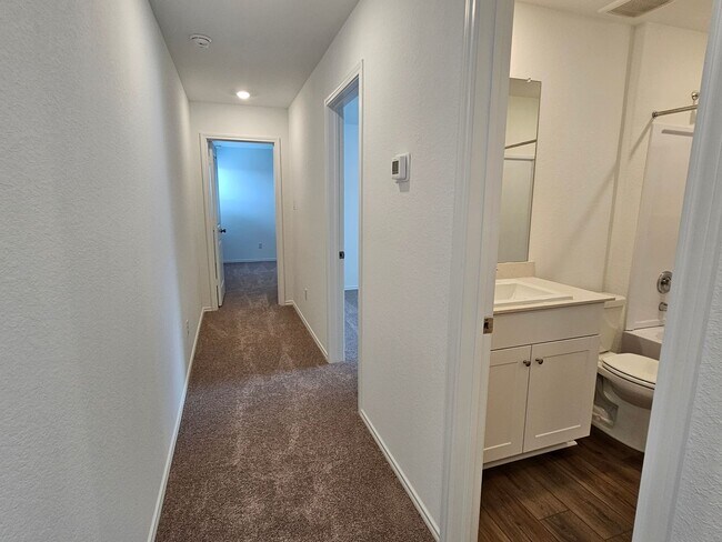 Building Photo - New 4 Bed / 2.5 Bath Home in Jarrell